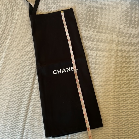 Authentic Chanel black dust bag 20 x 21 and cleaning cloth packet - Picture 2 of 9